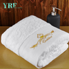 Asciugamani dell'hotel usati di alta qualità su ordine di lusso bianco puro puro del cotone di 100%